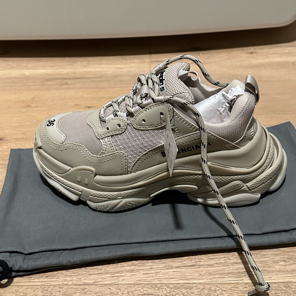 Triple S Balenciaga Tennis Shoes Beige